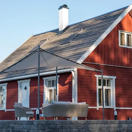 Holiday home Hundi Main House With Shared Heated Pool