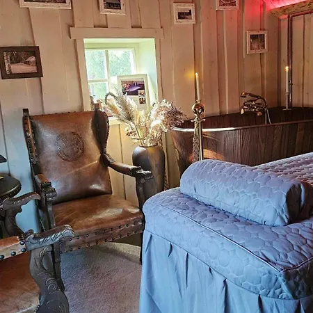 Hundi Main House With Shared Heated Pool Holiday home